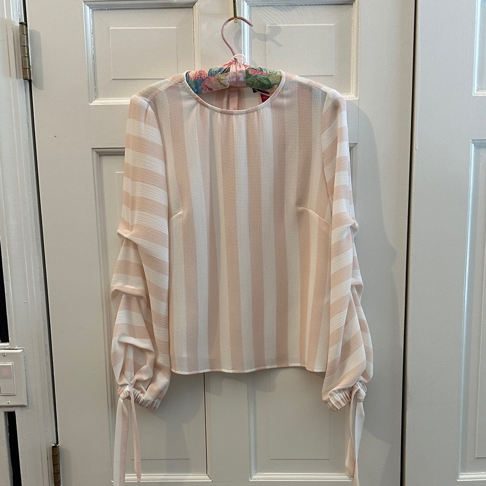 Vince Camuto extra extra small dressy top NWOT only worn once